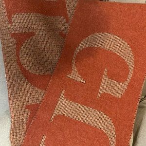 BRAND NEW WITH TAGS GUCCI SCARF